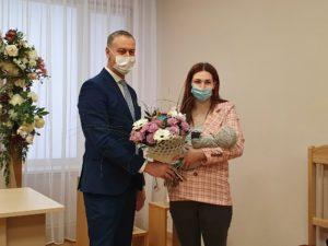 Sumina pirmo 2022. gadā dzimušo Alūksnes novada mazuli