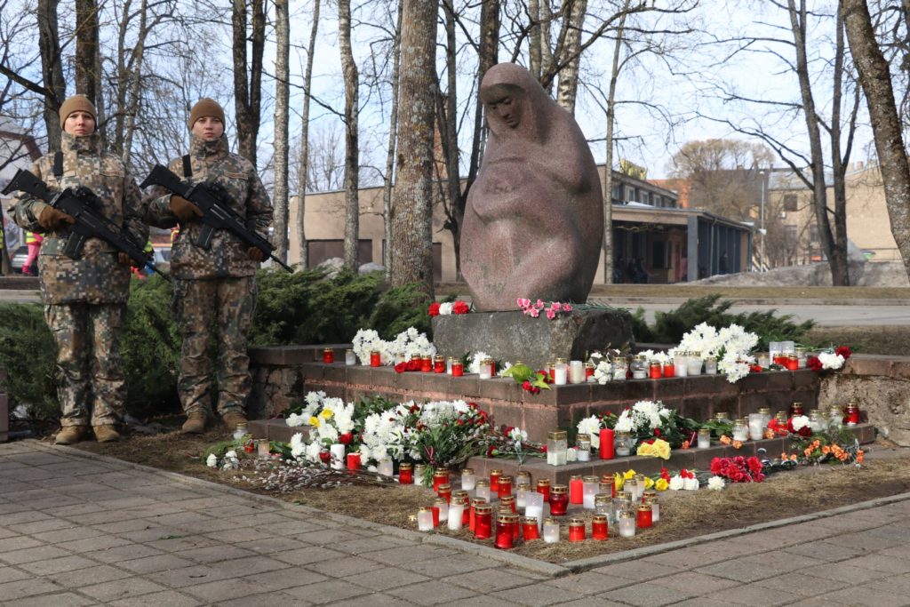 Komunistiskā genocīda upuru piemiņas dienai veltītie pasākumi Alūksnes novadā 25. martā