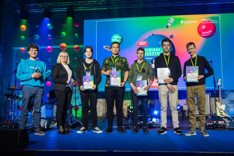 Alūksnes skolēni iegūst piekto vietu skolēnu erudīcijas konkursā “FIZMIX Eksperiments”