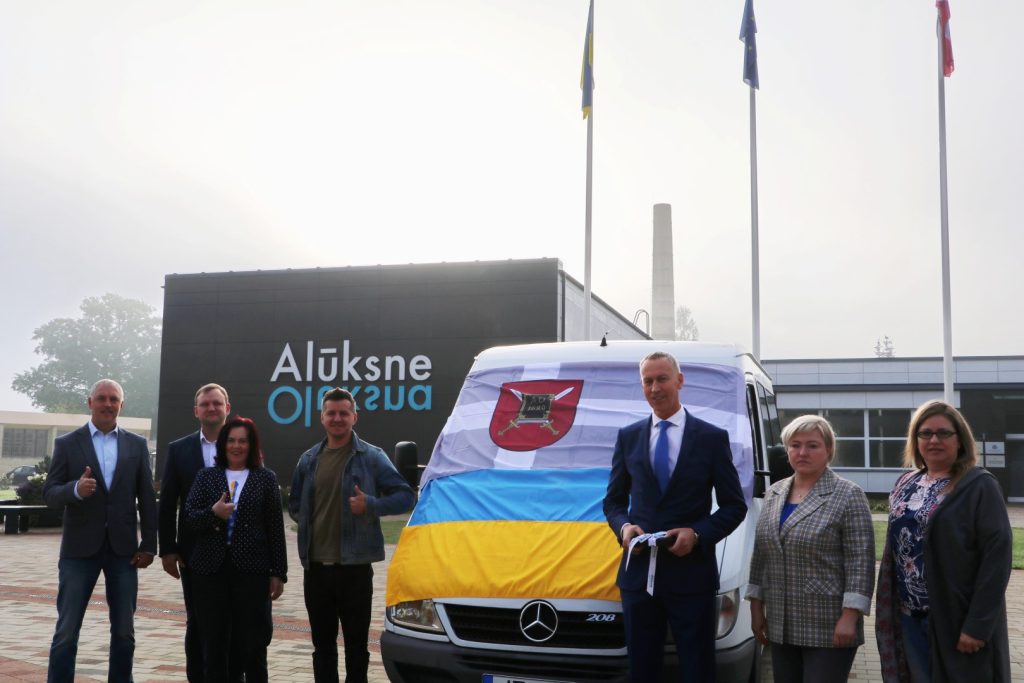 Alūksnes novada pašvaldība ziedo automašīnu Ukrainas iedzīvotāju atbalstam