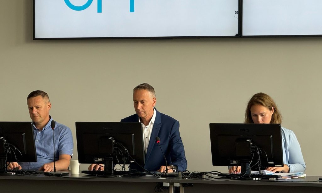 Ievēl Finanšu komitejas priekšsēdētāja vietnieku