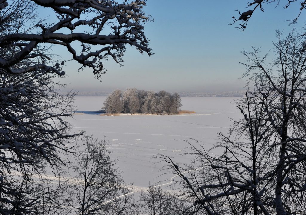 Maģiska Valentīndiena Alūksnē: Cepurītes sala iemirdzēsies mīlestības gaismā