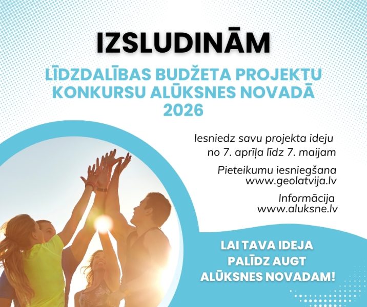 Reklāmas plakāts ar fotoattēlu, kurā redzama cilvēku grupa ar saulē paceltām rokām, simbolizējot sadarbību. Teksts: IZSLUDINĀM LĪDZDALĪBAS BUDŽETA PROJEKTU KONKURSU ALŪKSNES NOVADĀ 2026. Iesniedz savu projekta ideju no 7. aprīļa līdz 7. maijam. Pieteikumu iesniegšana www.geolatvija.lv. Informācija www.aluksne.lv. LAI TAVA IDEJA PALĪDZ AUGT ALŪKSNES NOVADAM!