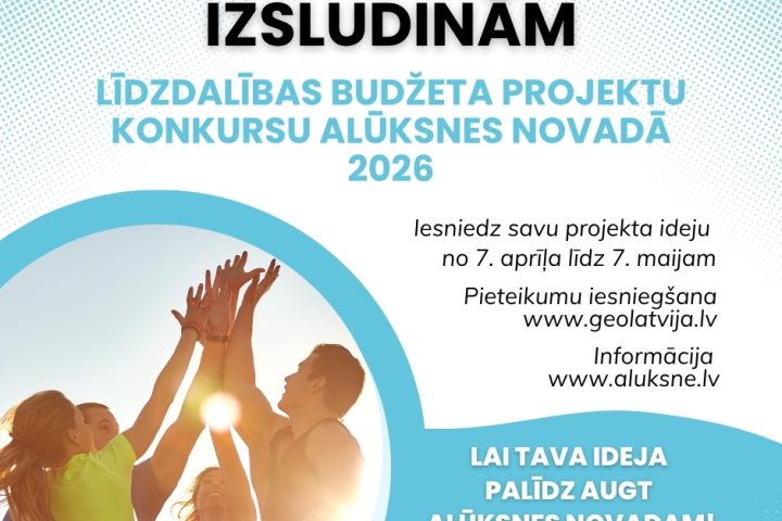 Reklāmas plakāts ar fotoattēlu, kurā redzama cilvēku grupa ar saulē paceltām rokām, simbolizējot sadarbību. Teksts: IZSLUDINĀM LĪDZDALĪBAS BUDŽETA PROJEKTU KONKURSU ALŪKSNES NOVADĀ 2026. Iesniedz savu projekta ideju no 7. aprīļa līdz 7. maijam. Pieteikumu iesniegšana www.geolatvija.lv. Informācija www.aluksne.lv. LAI TAVA IDEJA PALĪDZ AUGT ALŪKSNES NOVADAM!