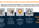 Plakāts ar jautājumu VAI TU ZINI, KĀ RĪKOTIES GAISA TELPAS APDRAUDĒJUMA LAIKĀ? Informācija atrodama www.112.lv sadaļā "Apdraudējums Latvijas gaisa telpā", kas apkopota par rīcību gaisa telpas apdraudējuma laikā. Attēlā ir četras sadaļas ar ikonām un paskaidrojumiem: 1. Šūnu torņa ikona. KĀ RĪKOTIES, SAŅEMOT ŠŪNU APRAIDES PAZIŅOJUMU, kā atšķiras rīcība, ja apdraudējums tikai iespējams un tas jau iestājies. 2. Skrejoša cilvēka ikona. KĀ RĪKOTIES, ja brīdinājums saņemts mājās, darbā, skolā, ceļā vai ārpus telpām. 3. Oranžas atrašanās vietas spraudītes ikona. KURAS IR DROŠĀKĀS VIETAS, kurās paverties gaisa telpas apdraudējuma laikā. 4. Drona silueta ikona. KĀDAS PAZĪMES IR kaujas dronam un kā tas atšķiras no hobiju drona. Apakšā teksts: Ieskatieties. Izlasi. Pārrunā.
