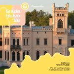 Attēlā redzama gaiši rozā Alūksnes Jaunā pils ar torni un dekoratīviem logiem. Uz attēla ir uzraksti: "Gada balva '26", "Pamanāīts", "Alūksnes novada muzejs", "Par darbu ekspozīcijas "Aizsapņošanās" izveidē".