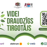 Plakāts ar nosaukumu "VIDEI DRAUDZĪGS TIRGOTĀJS", ko papildina stilizēts zaļš koks un QR kods. Zem QR koda teksts "Dalības anketa: vdt.lta.lv".