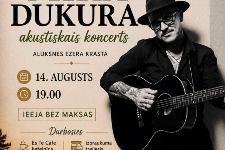 Mika Dukura akustiskā koncerta reklāmas plakāts ar nosaukumu "Skaistākais vasaras koncerts", kas notiks "ATPŪTAS KOMPLEKSĀ JAUNSĒTAS ALŪKSNES EZERA KRASTĀ 14. AUGUSTS 19.00". IEEJA BEZ MAKSAS. Darbosies "Es Te Cafe" kafejnīca un izbraukuma treileris. Plakātā attēlots mākslinieks Mika Dukurs, kurš spēlē akustisko ģitāru, un saulrieta ainava virs ezera ar priežu ieskautu ceļu.