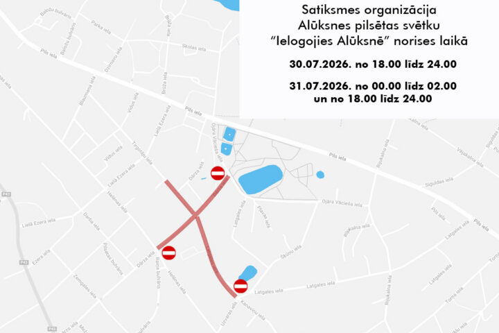 Satiksmes organizācija Alūksnes pilsētas svētku "Ielogojies Alūksnē" norises laikā. Kartē attēlota Alūksnes centra daļa ar Alūksnes ezeru, kur vairākas ielas, tostarp Dārza iela, Helēnas iela un Latgales iela, ir slēgtas satiksmei. Slēgtās vietas atzīmētas ar sarkanām līnijām un "Aizliegts iebraukt" ceļa zīmēm. Slēgšanas spēkā 30.07.2026. no 18.00 līdz 24.00 un 31.07.2026. no 00.00 līdz 02.00 un no 18.00 līdz 24.00.