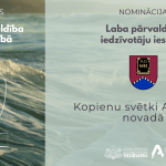 Attēlā redzams paziņojums par konkursu "Laba pārvaldība pašvaldībā", ar caurspīdīgas, liesmai līdzīgas balvas trofejas kontūru jūras viļņu fonā. Labajā pusē nominācija "Laba pārvaldība iedzīvotāju iesaistē", ar vairoga ģerboni, kurā redzams atvērta grāmata ar uzrakstu A.D. 1689 un kalnu virsotnes, un tekstu "Kopienu svētki Alūksnes novadā". Apakšā redzami Latvijas Republikas Tiesībsarga un Latvijas Pilsoniskās alianses logotipi.