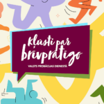 Attēls ar abstraktām, krāsainām cilvēku figūrām kustībā uz gaiša fona. Centrā ir runas burbulis ar tekstu baltā krāsā: kļūsti par brīvprātīgo VALSTS PROBĀCIJAS DIENESTĀ.